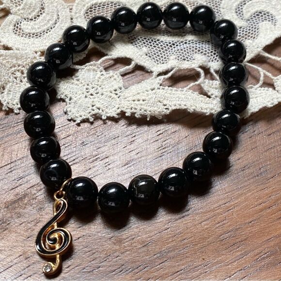 Handmade black onyx & treble clef music charm bracelet // 7” // genuine crystal - Picture 1 of 3